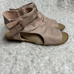 Blowfish Balla Rose gold sandals with side zipper and straps accents size 11